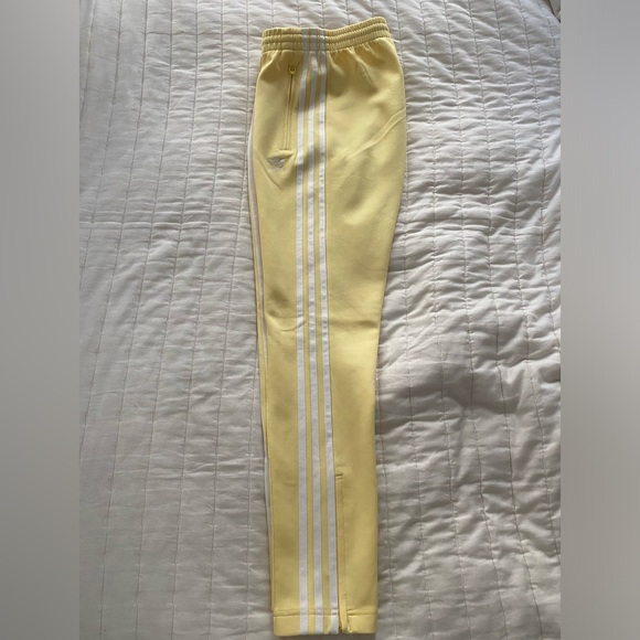 adidas Originals adicolor Three Stripe Track Pants In Yellow - Picture 5 of 8